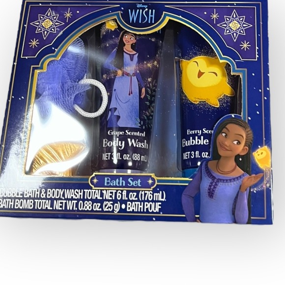 Disney Wish 4 Piece Bath Gift Set— Bubble Bath, Body Wash, Bath Bomb Bath Puff - Picture 4 of 4